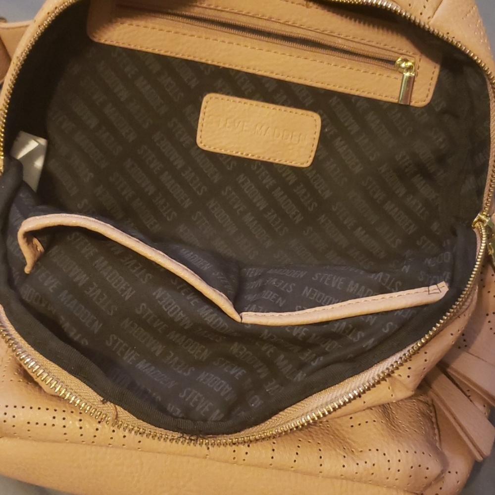 Backpack - Picture 2 of 5
